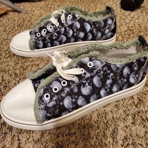 Skull Print Canvas Sneakers, Size 9, Never Worn